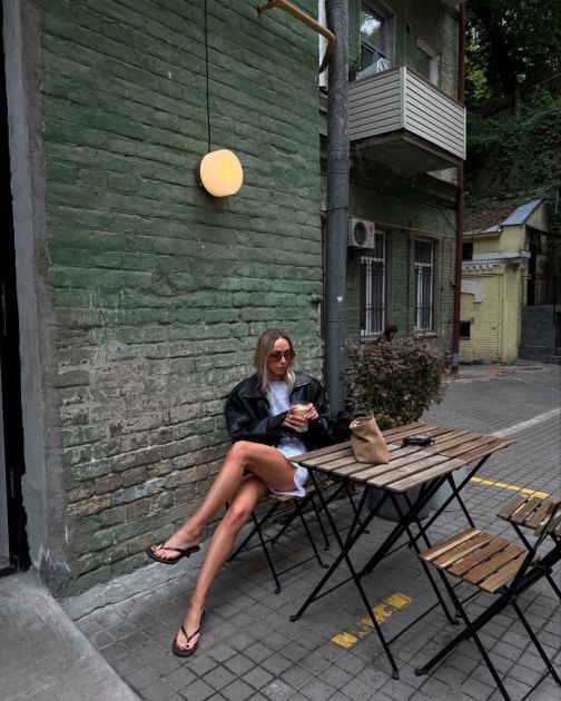 Street style je rekao svoje: Japanke na štiklu su statement obuća sezone