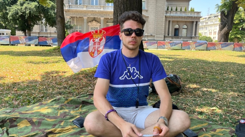 Student iz Niša predao zahteve protesta u Predsedništvo