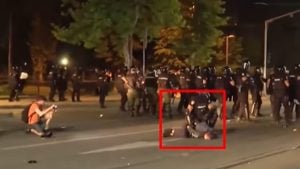 Studenti FTN-a u blokadi: „Kolega je teško povređen i čeka operaciju, žandarm ga je napao bez ikakvog povoda“ (VIDEO)