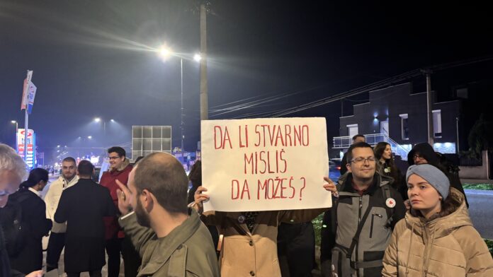 Studenti i građani protestovali ispred „Niš TV“: Ministru prosvete poruka da podnese ostavku