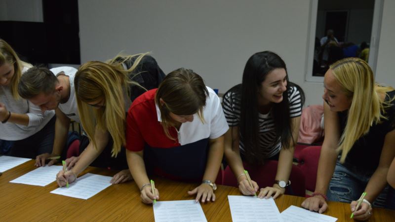 Studenti iz Kragujevca, Sarajeva i Tirane: Tri mlada stabla poverenja