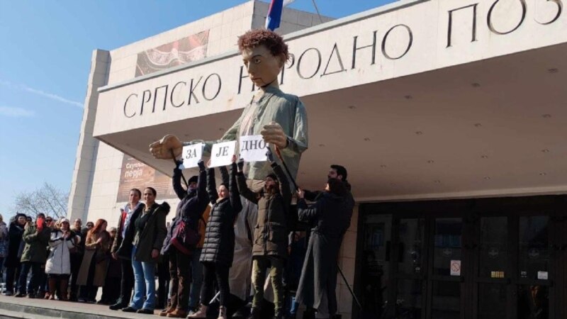 Studenti iz Zrenjanina nastavljaju ka Vršcu, u Čačku blokada u kojoj učestvuje i košarkaš Vladimir Štimac