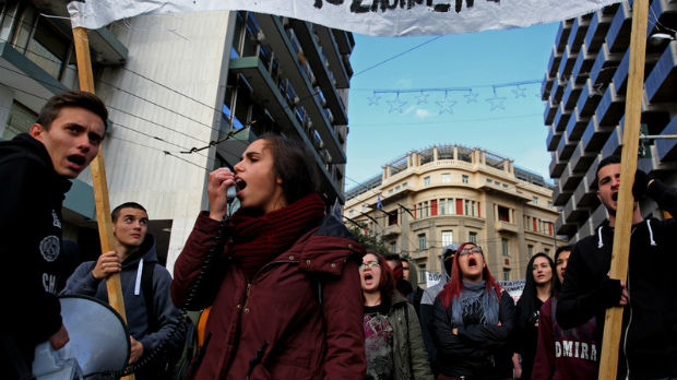 Studenti marširaju u centru Atine