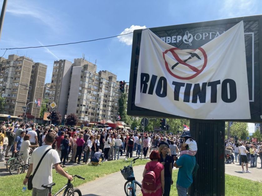 Studenti na bilbordima istakli afere vlasti (FOTO)