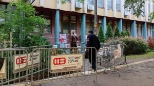 Studenti odblokirali novosadski sud danas do 11 časova: Zaposleni ušli u zgradu, deo izašao pre nastavka blokade