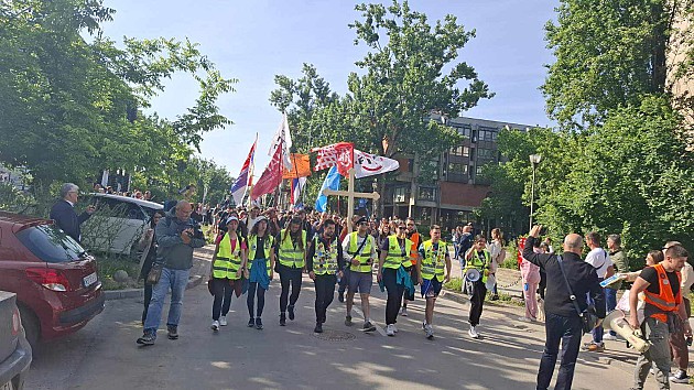 Studenti peške krenuli iz Novog Sada na protest u Suboticu