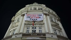 Studenti prekinuli blokadu Rektorata u Nišu: Dekani i rektor potpisali Platformu