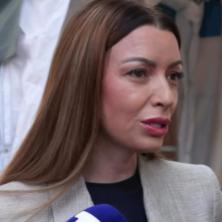 Studenti trpe linč, teror i pritiske, naša je dužnost da budem uz njih Ministarka Mesarović u Pionirskom parku pružila podršku studentima koji žele da uče (VIDEO)