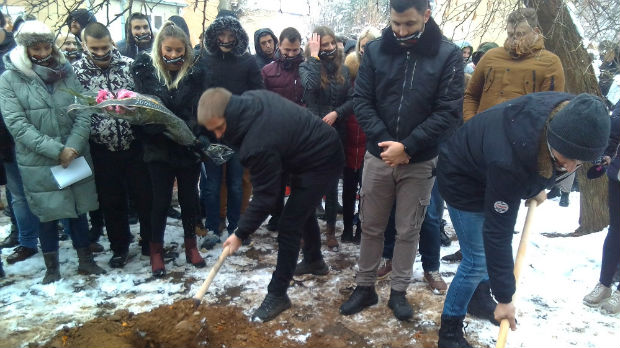 Studenti u Kosovskoj Mitrovici sahranili međunarodno pravo