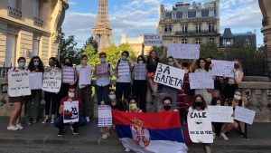 Studenti u Parizu dočekali Vučića: Ti si kovid Srbije