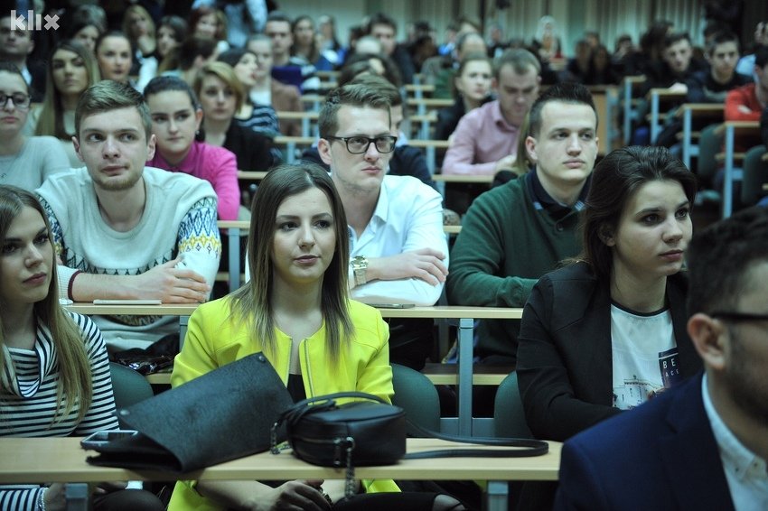 Studenti u Sarajevu traže dodatne ispitne rokove i ukidanje uslovnih predmeta, predlažu produžetak godine