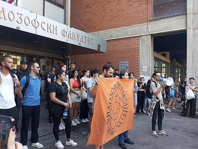 Studenti zahtevaju da policija i žandarmerija napuste Filozofski fakultet do 22 časa, a njima da se omogući ulazak