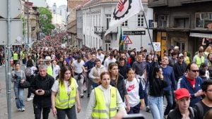 Studentima koji pešače do Šapca otkazan smeštaj u Novom Selu
