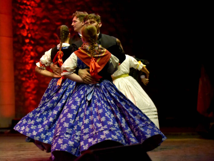 Studentski festival folklora u Nišu okuplja ansamble iz Južne Amerike, Indonezije, Egipta i Evrope
