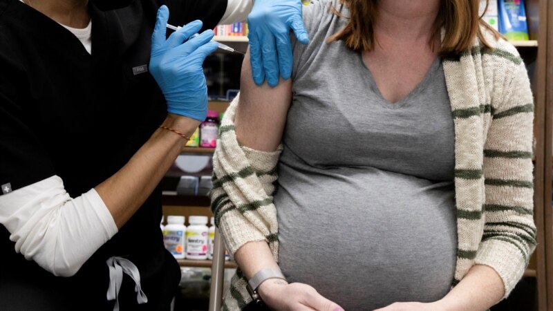 Studija: Manja opasnost da bebe majki vakcinisanih tokom trudnoće budu hospitalizovane zbog kovida