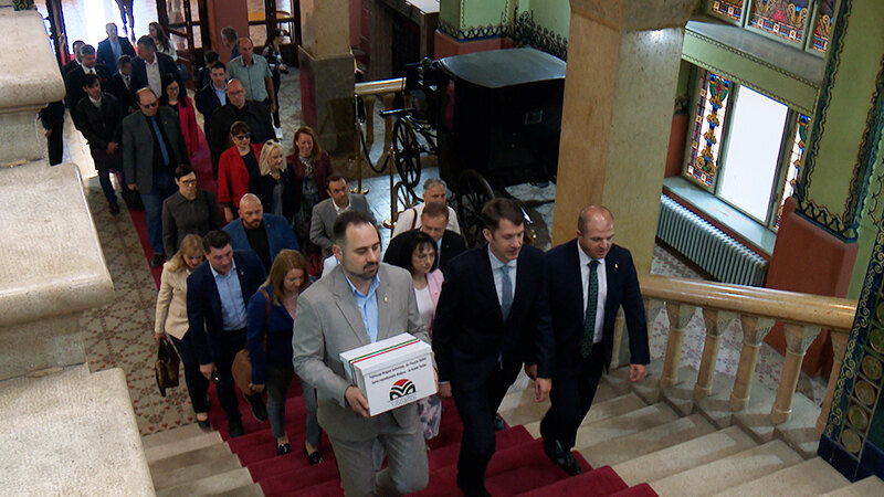 Subotica: SVM predao potpise za Izbornu listu SVM - dr Balint Pastor
