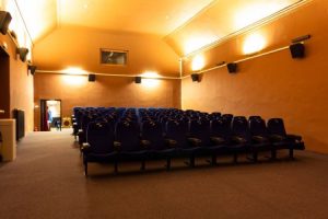 Subotica: U bioskopu Abazija na Paliću za vikend predstava kabare „Vla Vla Vlajland“
