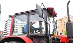 Subotički paori traktorima stigli do Gradske kuće, ako se ne ispune zahtevi u petak kreću u ...