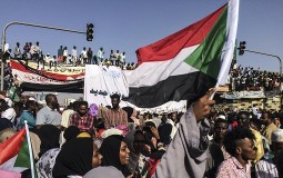 
					Sudanci traže neodložan prelaz na civilnu vlast 
					
									