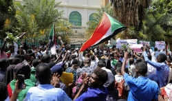 Sudanci traže reforme na ulicama godinu dana nakon sporazuma sa vojskom