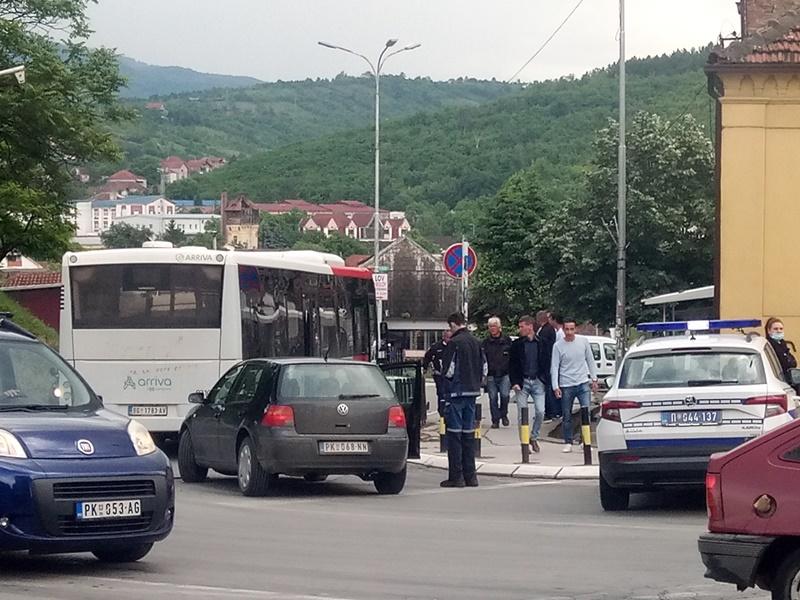 Sudar auta i autobusa u centru Prokuplja, nema povređenih