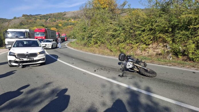 Sudar motocikla i dva vozila u selu Vrelo kod Niša