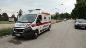 Sudarili se teretni voz i traktor: Jedna osoba stradala, druga povređena
