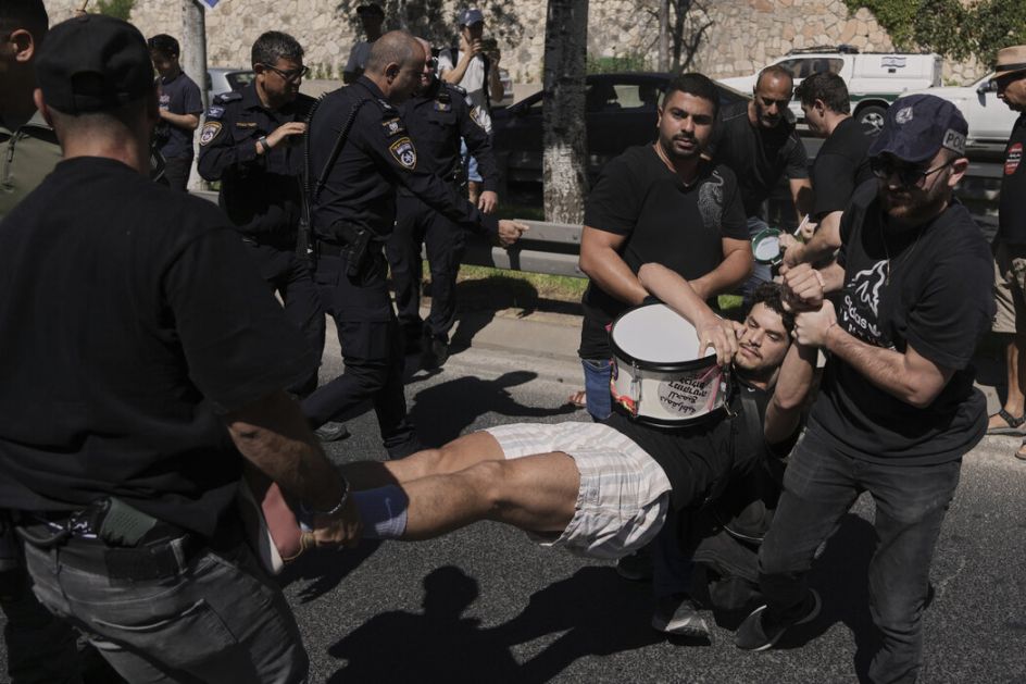 Sukob demonstranata i policije ispred prostorija vladajuće stranke u Izraelu