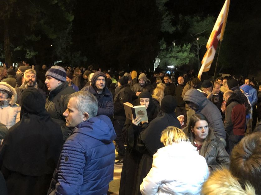 Sukob građana i policije u Nikšiću, protest i u Beogradu