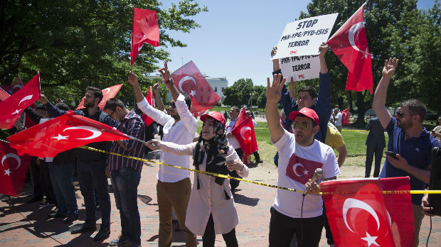 Gardijan: Sukob Erdoganovog obezbeđenja sa demonstrantima u Vašingtonu