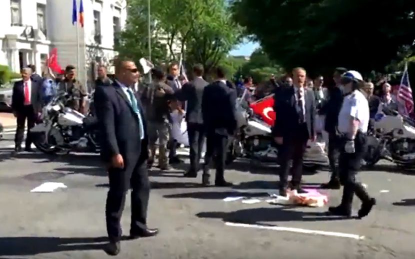 Sukob ispred ambasade Turske u SAD, devet povređenih (VIDEO)