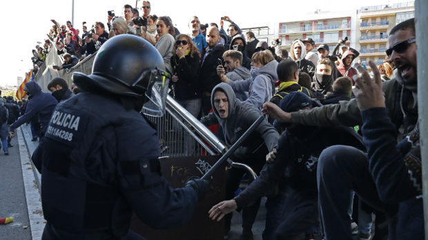 Sukob katalonskih separatista i policije u centru Barselone