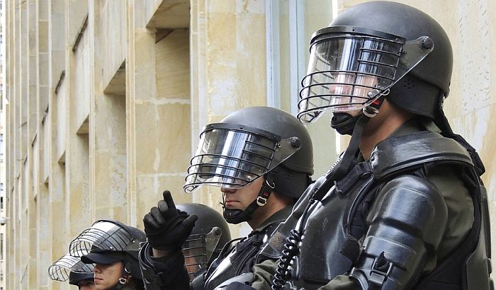 Sukob navijača i policije posle utakmice PSŽ - Crvena zvezda
