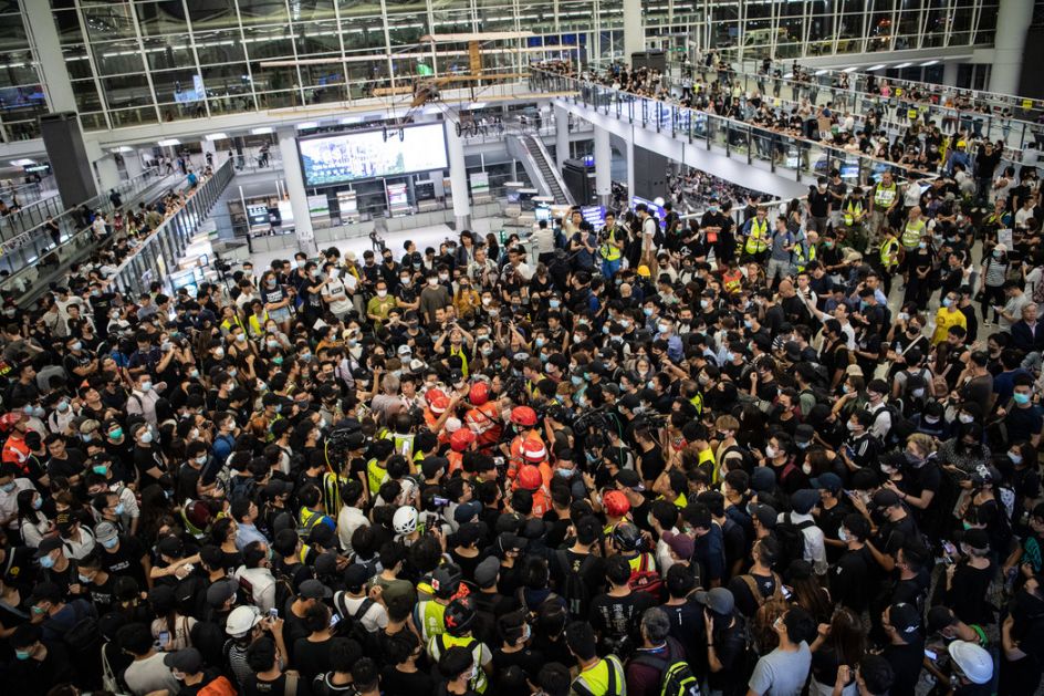 Hongkong: Posle sukoba, na aerodromu se situacija smirila