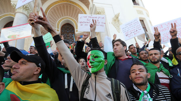 Sukob policije i demonstranata  u Alžiru