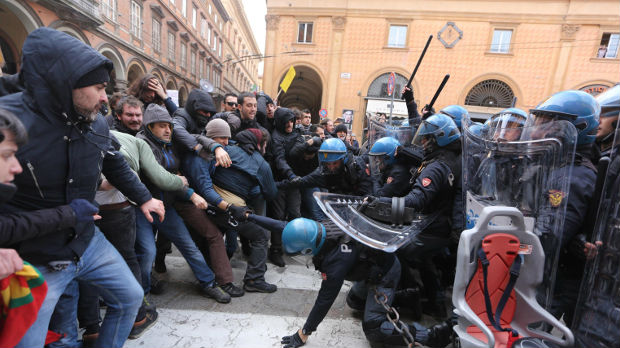 Sukob policije i demonstranata u Italiji, sedam povređenih