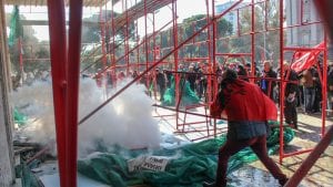Sukobi na protestu u Tirani, demonstranti pokušali da upadnu u Vladu