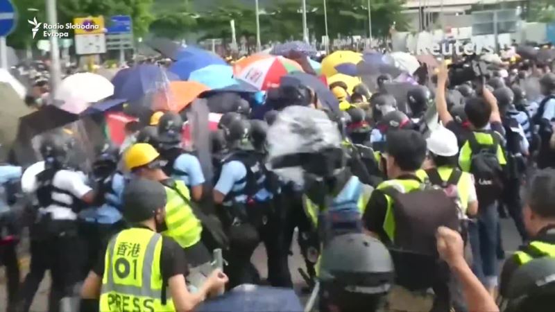 Sukobi policije i demonstranata u Hong Kongu