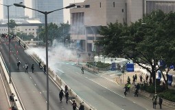 
					Sukobi policije i demonstranata u trgovinskoj četvrti Hongkonga 
					
									