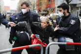 Sukobi u Berlinu, policija brutalno hapsila FOTO/VIDEO