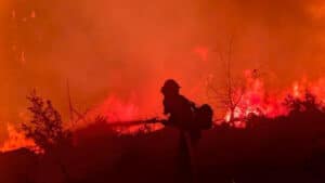 U šumski požaru na Peloponezu petoro povređenih