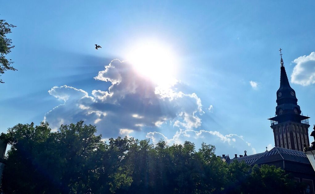 Sunčano i veoma toplo, uveče ponegde oblačno, temperatura do 38 stepeni