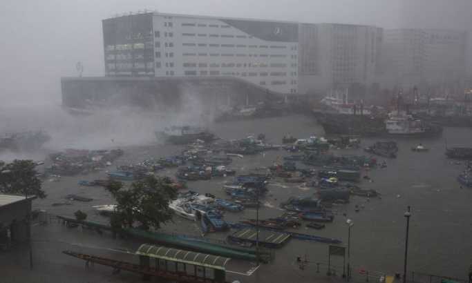 Super tajfun tutnjao Hongkongom (VIDEO)