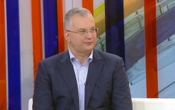 
					Šutanovac: Vučić nastavlja da crta mete ljudima 
					
									
