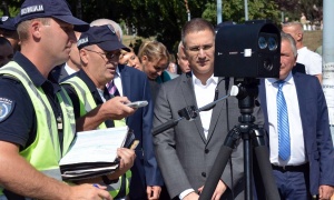 Sutra počinje škola, ministar Stefanović apelovao na vozače da poštuju propise
