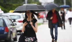 Sutra u Srbiji promenljivo oblačno, povremeno kiša