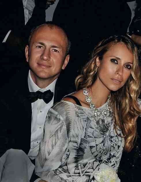 Svadba od 30 miliona evra: Nikad viđena fotografija Sandre Meljničenko u venčanici (i da, nasmejana je)