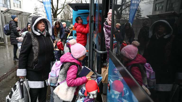 Švajcarska će platiti ukrajinskim izbeglicama da odu – mediji