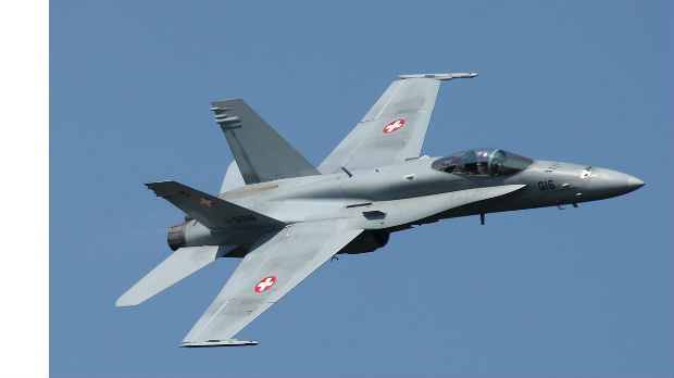Švajcarski borbeni avion nestao u Alpima