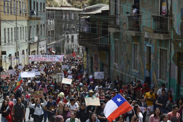Sve je počelo od poskupljenja prevoza: Protesti Čileanaca dovode do ostavke svih ministara